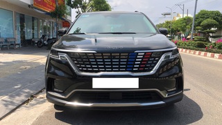 Bán xe Kia Carnival 2.2D Signature 2023, máy dầu, màu đen. 