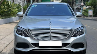 Bán xe Mercedes C250 Exclusive 2016, màu bạc. 