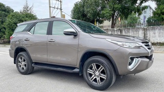Chính chủ bán xe Fortuner 2019 số sàn 