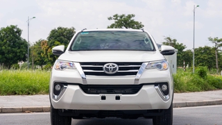 Bán xe Toyota Fortuner 2.4G 4x2 AT 2020, màu trắng. 