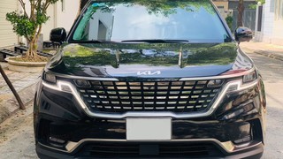 Bán xe Kia Carnival 3.5G Signature 2023, màu đen. 