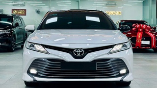 Bán xe Toyota Camry 2.5Q 2020, màu trắng. 