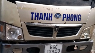 Cần bán xe cẩu  VINAXUKI 2009   GIÁ 200 TRIỆU 