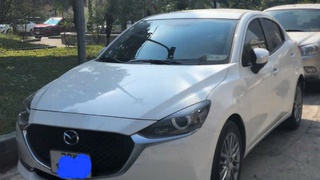 Bán xe mazda 2 luxury sản xuất 2022 màu trắng. 