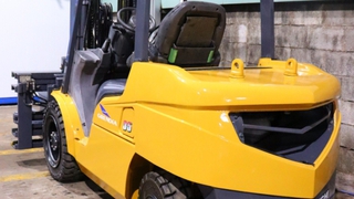 Tầm quan trọng của xe nâng trong chuỗi cung ứng hiện đại 