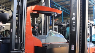 Xe nâng và ứng dụng trong ngành nhựa và hóa chất 