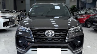 Bán Toyota Fortuner 2 cầu máy xăng, sản xuất 2021, lăn bánh 3 vạn Km. 