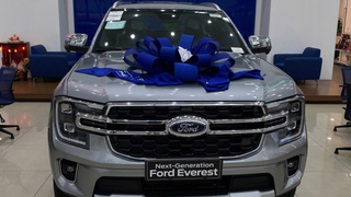 Ford Everest Titanium 4x4 2025   Màu Xám Uy Quyền   SẴN XE 