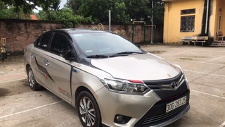 Chính chủ bán xe Toyota vios E 2017 số sàn 