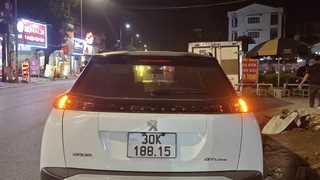 Bán Peugeot 2008 GT line , xe mầu trắng nguyên bản mới 90 , odo 4 vạn chuẩn...