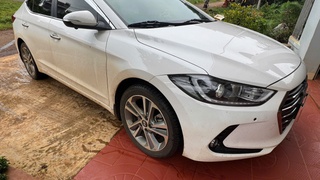 Mình có xe elantra 2018 bản 2.0 một chủ từ đầu. 