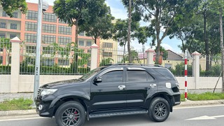 Fortuner 2015 Đen Đẹp ít đi 