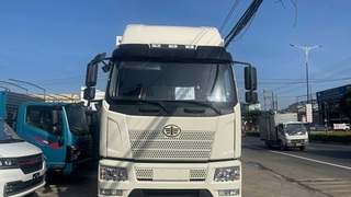Xe tải Faw 7t25 tấn thùng kín container 9m9 giao ngay 