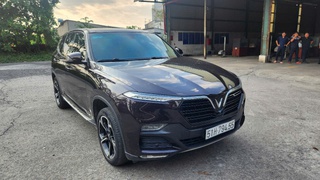 Chính chủ cần bán xe Vinfast lux sa 2.0 base vin 2019 