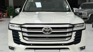 Bán Toyota Land Cruiser LC300 sản xuất 2025 Siêu lướt. 