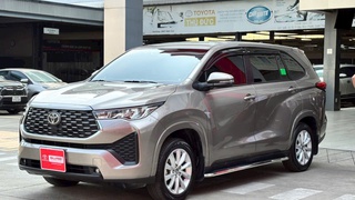 Innova Cross V 2025    Màu Nâu   Giá bán 830tr có thương lượng 