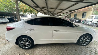 Hyundai Elantra 2022 Trắng 25000 km  495 triệu 