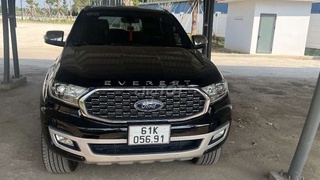 Ford Everest 2022 7 chỗ màu đen 