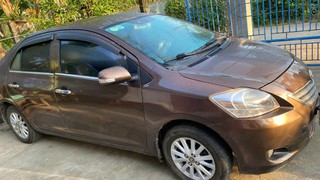 Toyota Vios 5 chỗ màu Nâu  125 triệu 