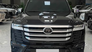 Siêu lướt 5000Km. Land Cruiser LC300 sản xuất 2026. 