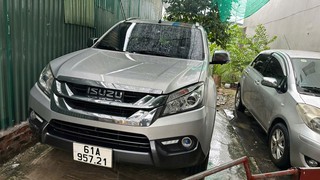 BÁN ISUZU MU X 2017 số tự động máy dầu xe gua đình chính chủ 