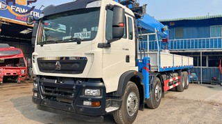 Xe tải Howo 4 chân gắn cẩu 20 tấn cabin TX350 