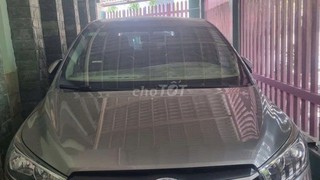 Bán xe Toyota Innova 2.0E màu xám bạc, sản xuất năm 2019, 