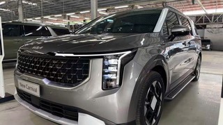 Em còn duy nhất 01 Xe KIA CARNIVAL LUXURY VIN 2025 mới 100 ưu đãi lên tới 150...