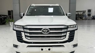 Bán Land Cruiser LC300 sản xuất 2023, chạy lướt 2 vạn Km cực mới. 