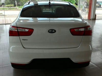 Kia RIO 1.4 AT  sedan 1