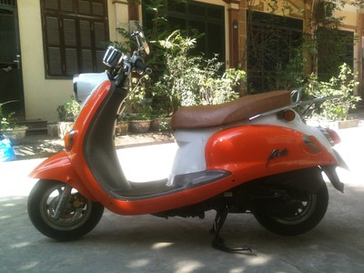 Embassy Bella hay Vespa LX giá 38 triệu đồng