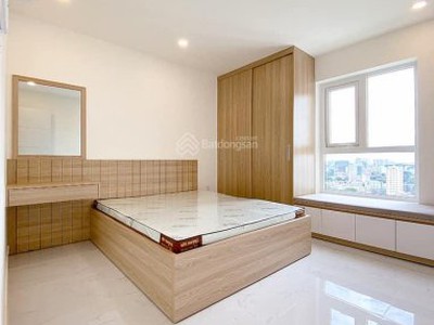 Kẹt tiền hạ giá bán gấp căn góc 3 phòng ngủ, 108m2, vinhomes central park 2