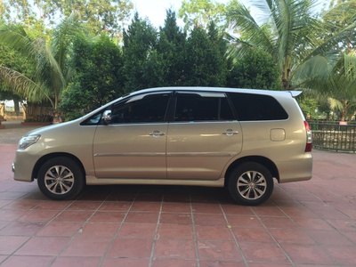 Gia đình cần bán chiếc xe ô tô toyota innova 2.0E sx2016,màu vàng cát chính chủ tôi sử dụng 0