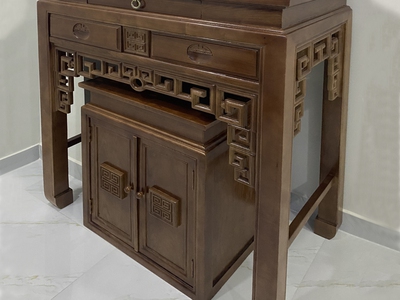 Tìm hiểu bàn thờ gỗ sồi có tốt không 1