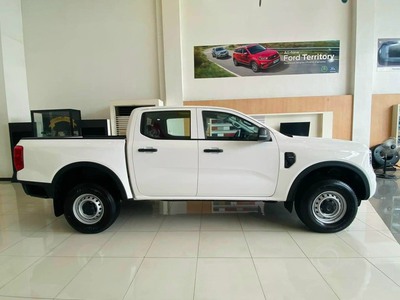 Ford Ranger XL 2023 giao ngay trong tháng 9 dương, màu Trắng 2