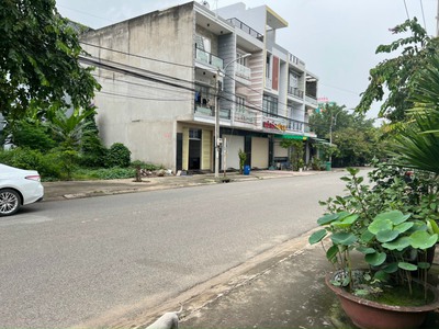 Chính chủ cần bán lô đất cực đẹp ngay tp dĩ an 2