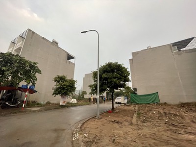 Chủ cần bán lô đất 48m2 ngay tuyến 2 dự án Him Lam Hùng Vương, giá cực tốt cho người mua ở. 0