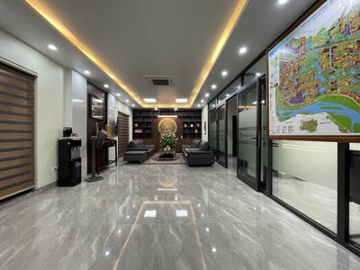 Nhà mình có căn nhà 4 tầng cần cho thuê làm văn phòng ở khu biệt thự liền kề thuộc dự án erowindow 4