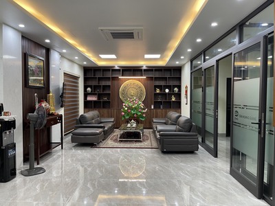 Nhà mình có căn nhà 4 tầng cần cho thuê làm văn phòng ở khu biệt thự liền kề thuộc dự án erowindow 2