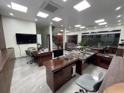 Nhà mình có căn nhà 4 tầng cần cho thuê làm văn phòng ở khu biệt thự liền kề thuộc dự án erowindow 1