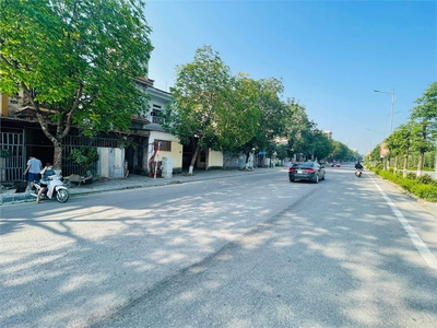 Đất kinh doanh, mặt đường 10m, có vỉa hè, quy hoạch ổn định trên mặt đường việt hùng - đông anh 2