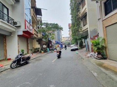 Giảm 2 tỷ. cần bán gấp siêu phẩm mặt phố mới của Thuỵ Khuê 90m2, mặt tiền rộng, vỉa hè 3m, ô tô trán 0