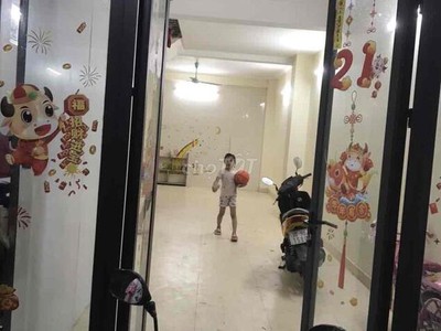 Cho thuê mặt bằng T1 mặt phố Bằng Liệt 3