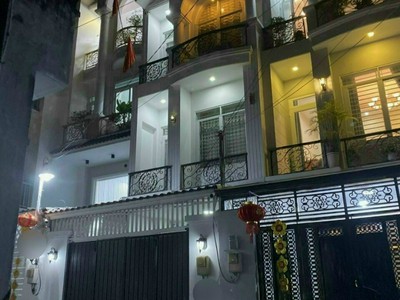 Chú em muốn bán gấp căn nhà đối diện chợ hóc môn 0