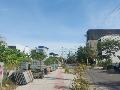 Cần tiền bán rẻ lô góc 2 mặt tiền lê quảng chí - hoà xuân, 230m2, nhỉnh 2x.x tỷ. 0