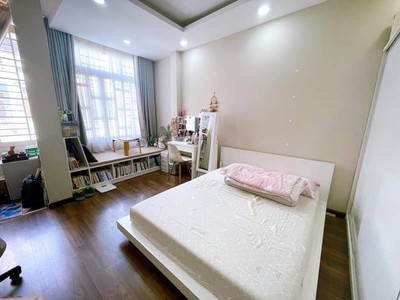 Mặt tiền tân vĩnh 5 tấm ngang 4.3 x 14.2 m cách quận 1 có 60 m có 16 tỷ q4 2