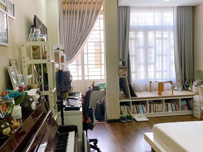 Mặt tiền tân vĩnh 5 tấm ngang 4.3 x 14.2 m cách quận 1 có 60 m có 16 tỷ q4 4