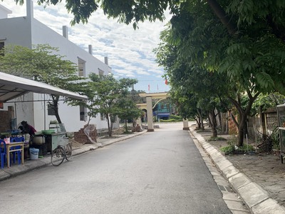 Mặt đường thanh niên , ngọc xuyên , đồ sơn, hải phòng. 100m2 giá 2,4 tỷ 2