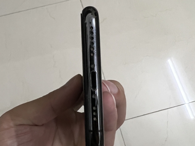 Cần bán Iphone XS 64GB màu đen 4