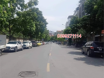 Mảnh đất đẹp đức giang: 33m2, mt 4m, ngõ thông, gần ô tô, sát nhà văn hóa, nhỉnh 2 tỷ 0